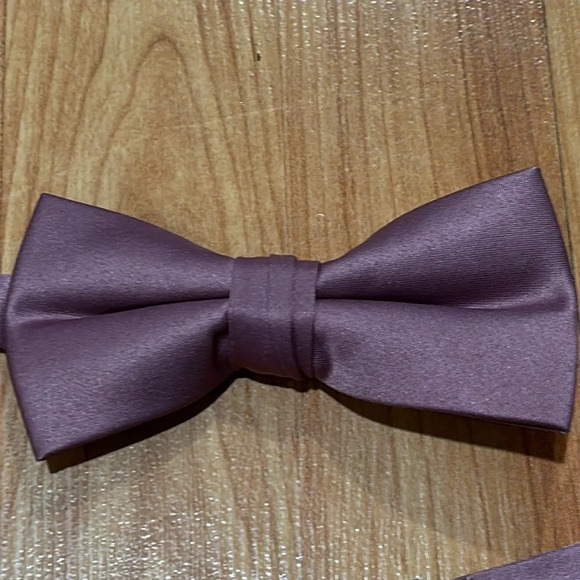 Bow Tie - Picture 2 of 3